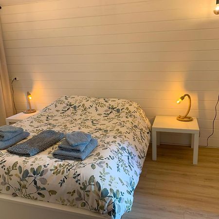Tiny House Tussen De Grachten Sneek Exterior photo