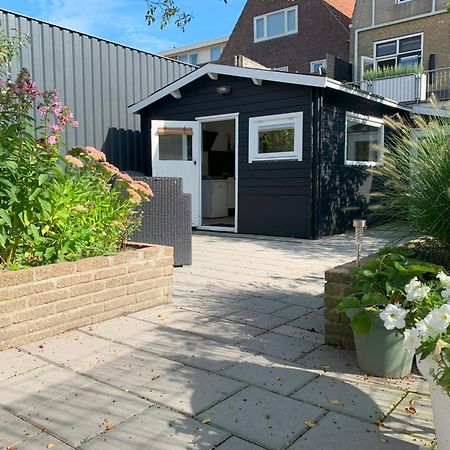 Tiny House Tussen De Grachten Sneek Exterior photo