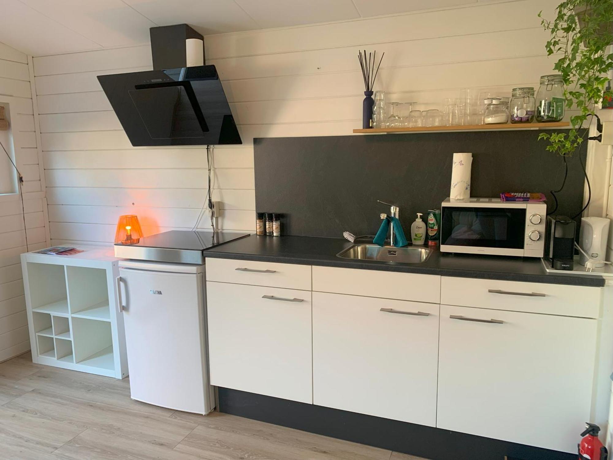 Tiny House Tussen De Grachten Sneek Exterior photo