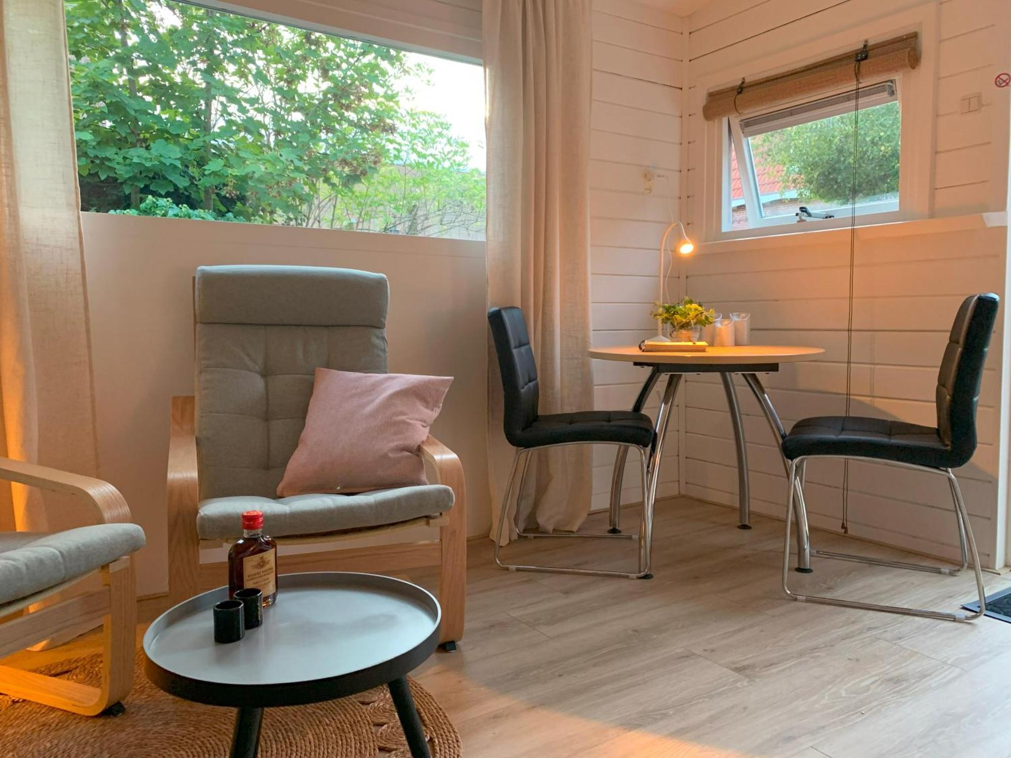 Tiny House Tussen De Grachten Sneek Exterior photo